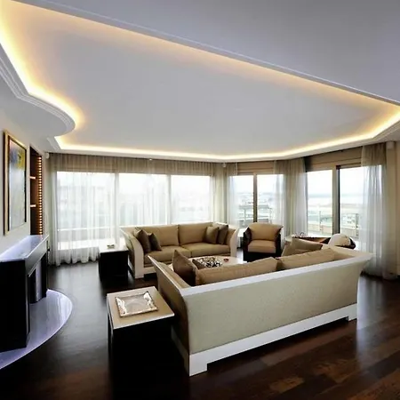 Penthouse In Popular District Appartement