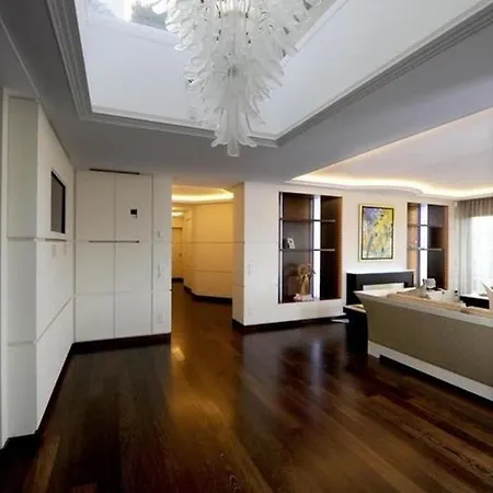 Penthouse In Popular District