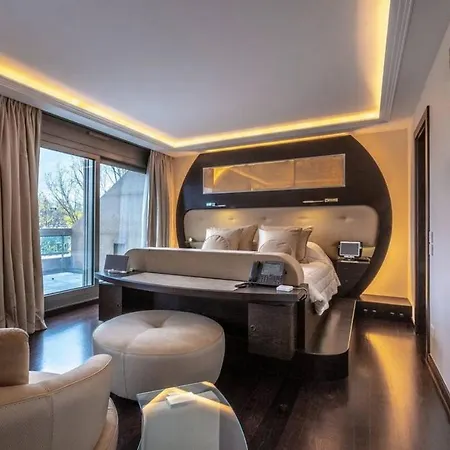 Penthouse In Popular District Appartement